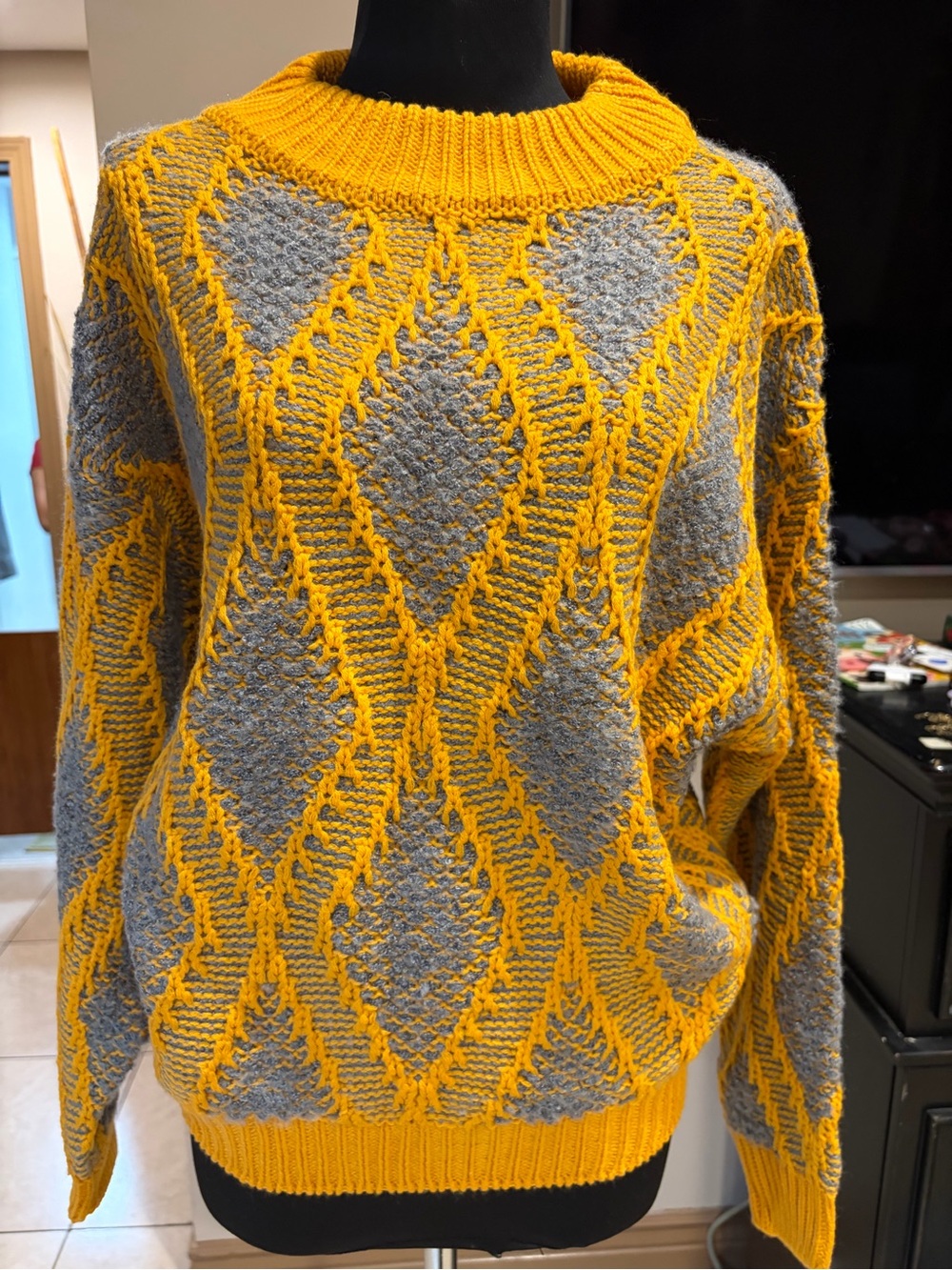 Moon River Yellow and Gray Diamond-Textured Crewneck Sweater